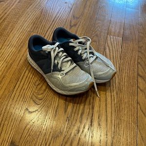 New Balance Fresh Foam Zante navy and grey sweatshirt size 4 or women’s 5.5